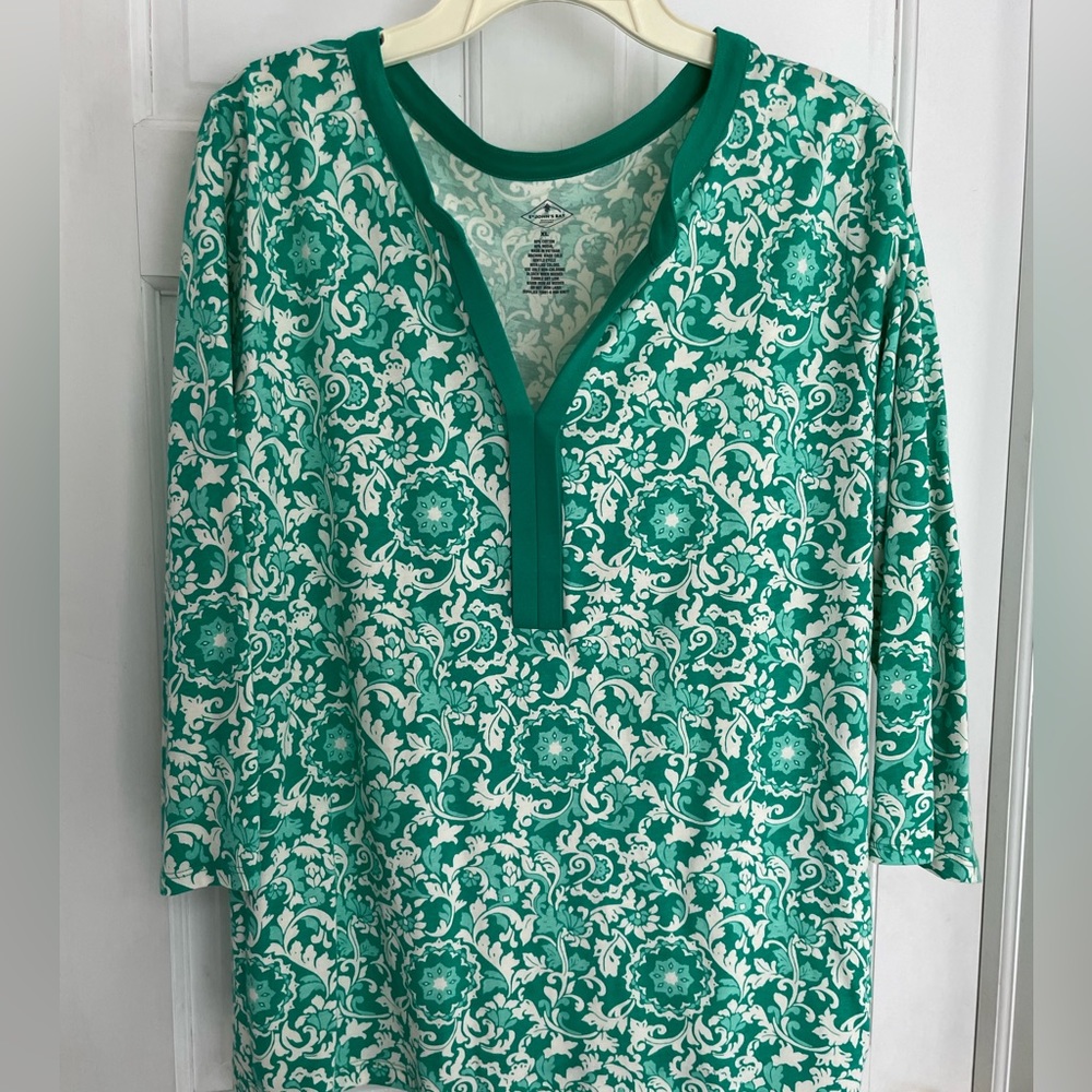 XL green and white top